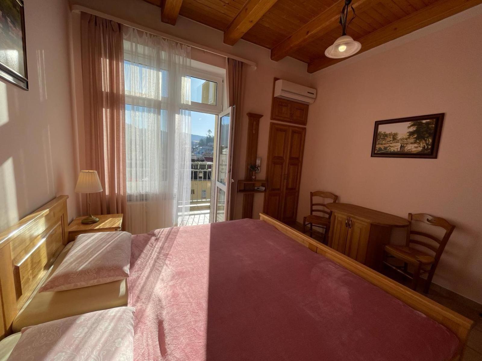 Appartment Centrum Κάρλοβι Βάρι Εξωτερικό φωτογραφία
